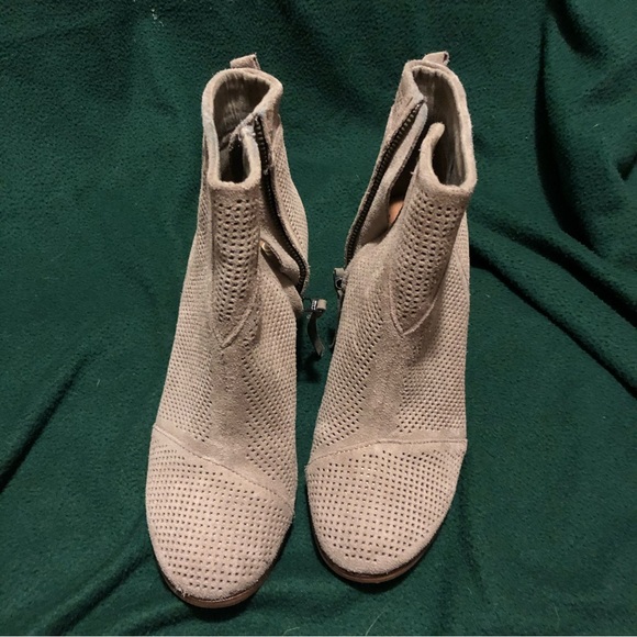Toms suede, heeled booties. Perfect for fall! EUC - Picture 5 of 10